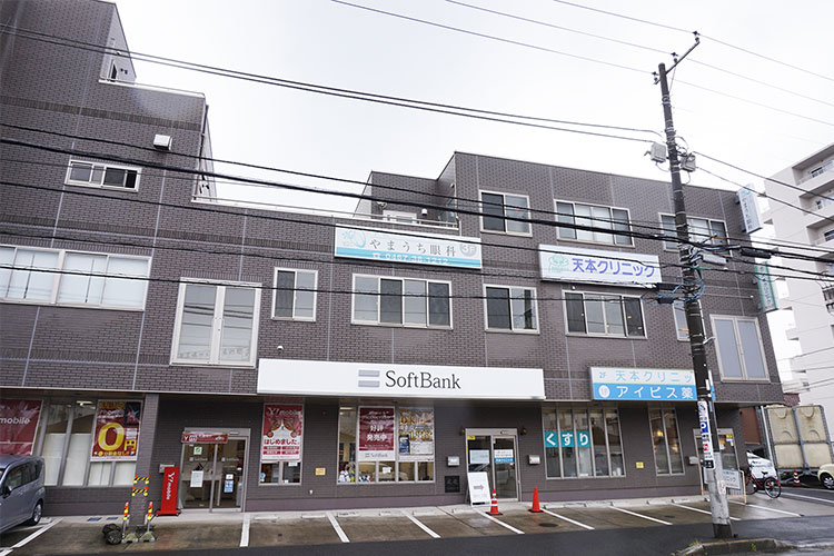 手広やまうち眼科（江ノ電バス「八反目」停留所 徒歩2分）